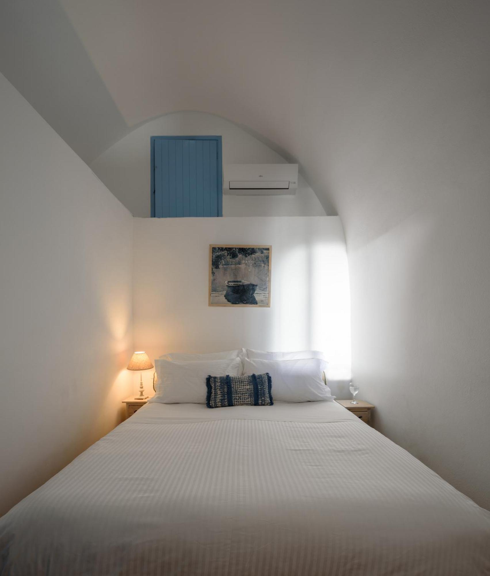 Pantelia Suites Тира Экстерьер фото